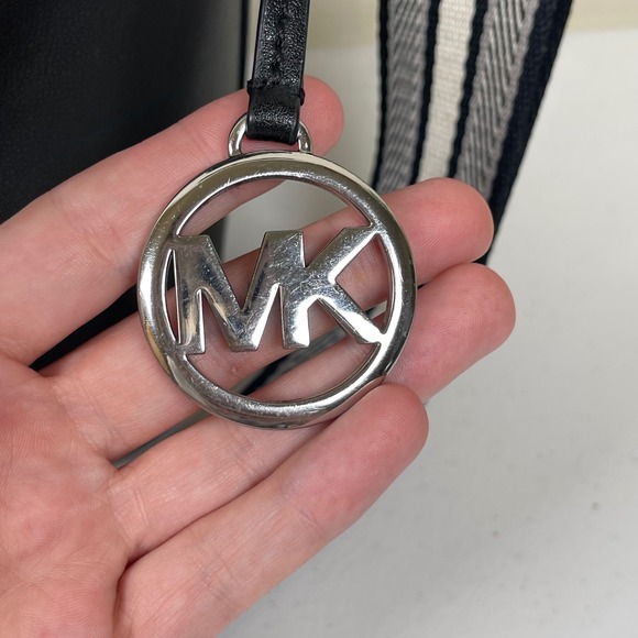 Michael Kors Eden Black Leather Bucket Bag Crossbody Adjustable Strap MK Charm - Picture 3 of 12